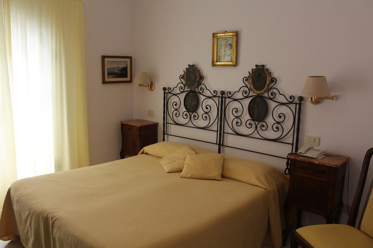 Hotel Villa Mora Giardini-Naxos Exterior foto