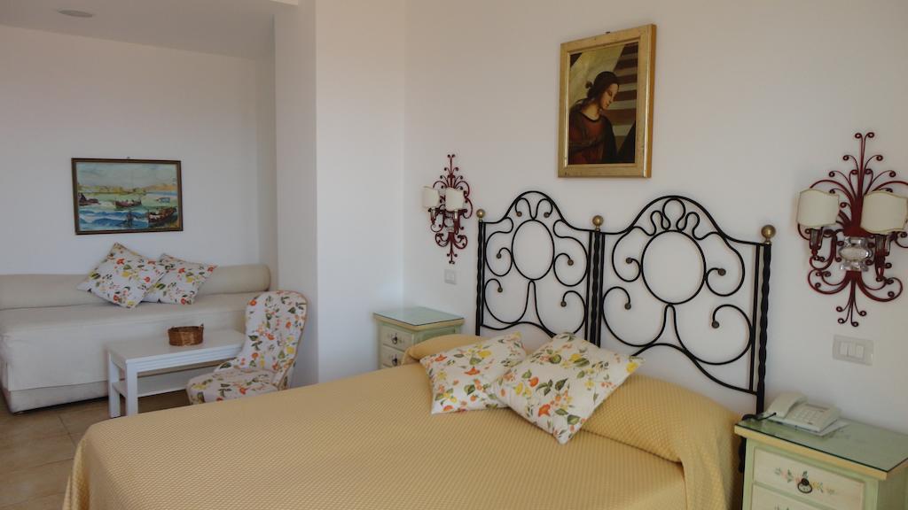 Hotel Villa Mora Giardini-Naxos Zimmer foto